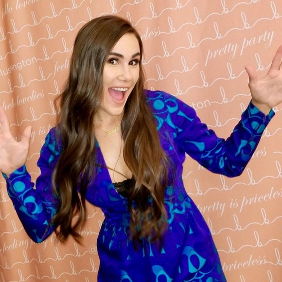 Sarah Bella - Picture 1 of 1